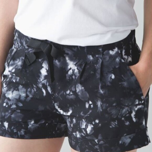 LULULEMON (Size 4) Spring Break Away Shorts II Black - Picture 3 of 10